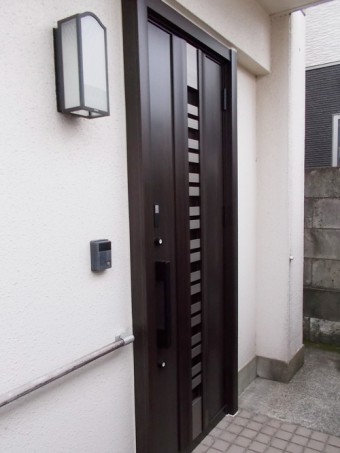 LIXILリシェントとリジェーロαでドアのお取替え